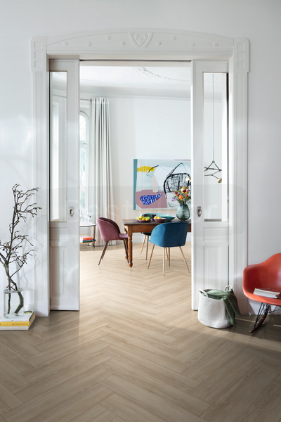 Ламинат Egger NatureSense Herringbone Дуб Ньюпорт кремовый EL2161 5143 фото